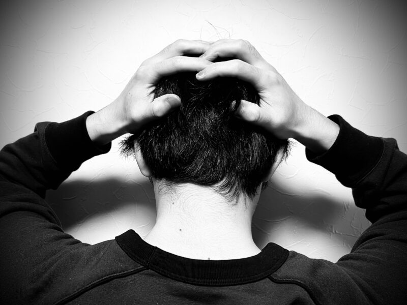 闇金の借金から逃げることは違法行為となる？