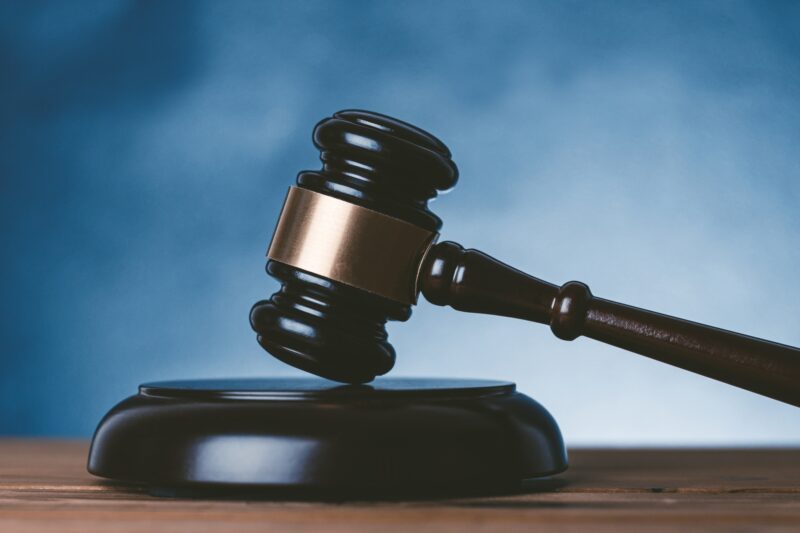 親が闇金から違法な取り立てを受けているなら弁護士に相談を