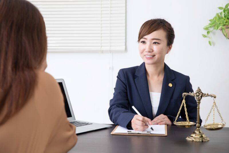 闇金の晒し行為に遭わないために弁護士や司法書士に相談しよう