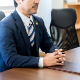 闇金から身に覚えのない電話が届いたら?取り立てられた時の対処法と相談先を紹介