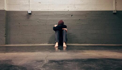 自己破産後の人生はどうなる？仕事・生活への影響や生活再建までのコツを解説